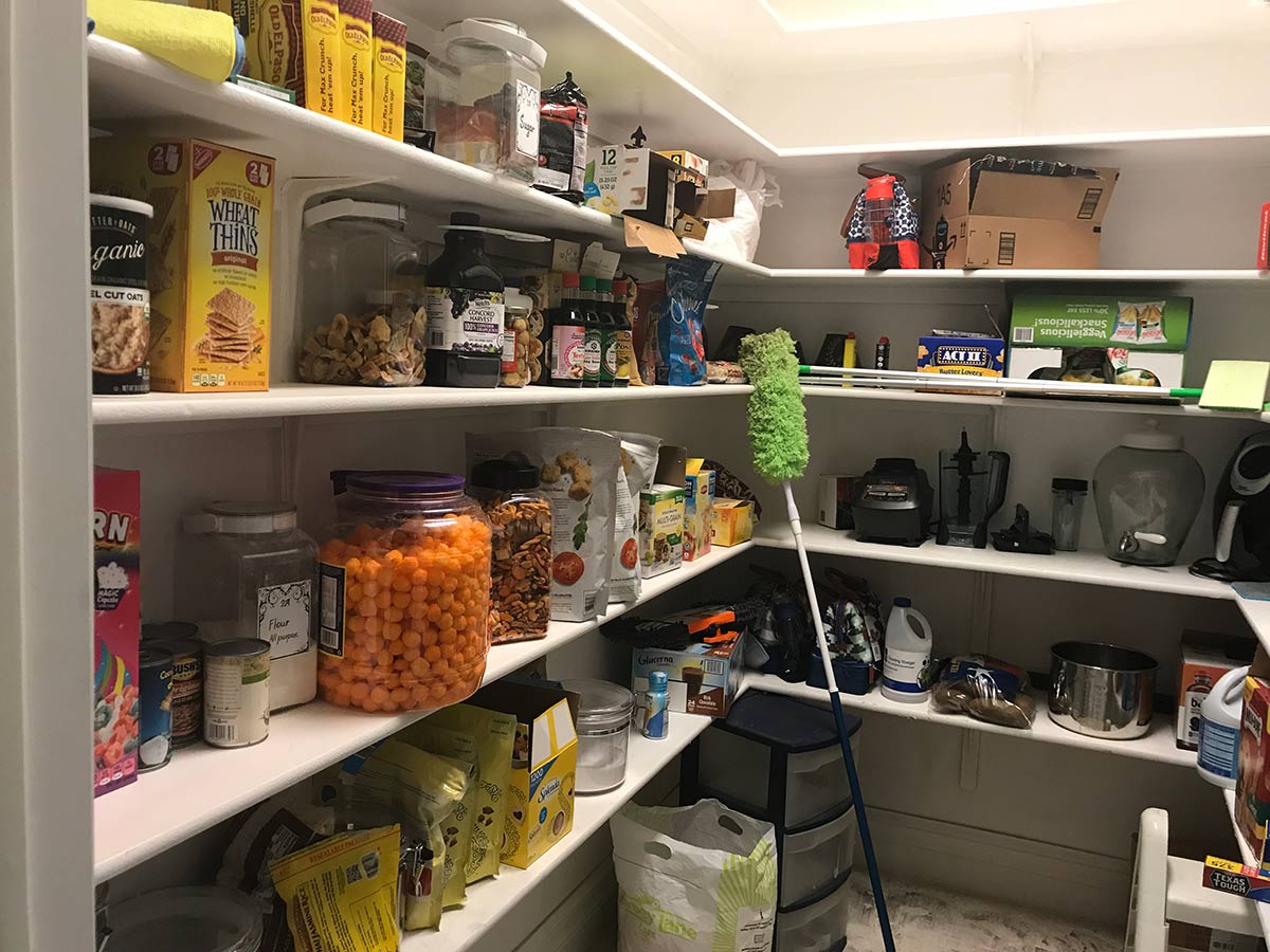 Picture of a pantry.